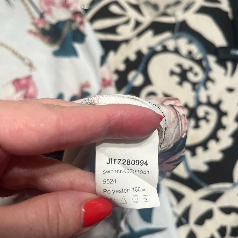 Multicolor Scarf print blouse. She In XXL. Long sleeve button front. - Picture 10 of 11